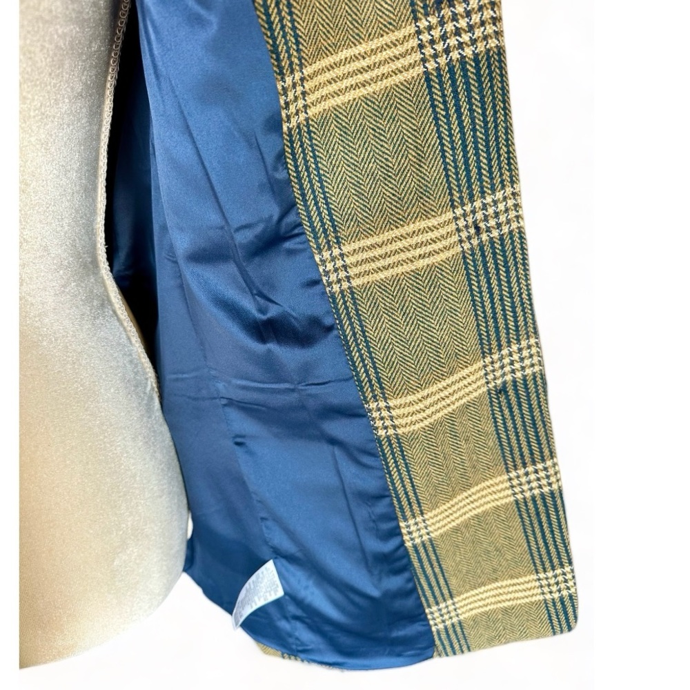 NWOT Daniel Rainn Plaid Blazer Button Front
Size Small - Picture 9 of 11
